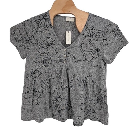 T.La Tops - T. La Anthropologie NWT Women's Grey Floral Wilder Short Sleeve Vneck‎ Tunic L